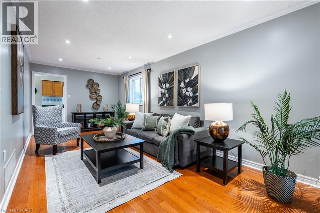 Photo 28 of 38 Fellowes Crescent, Waterdown ON