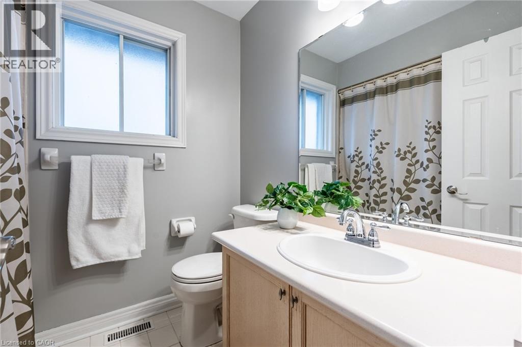 Photo 2 of 38 Fellowes Crescent, Waterdown ON