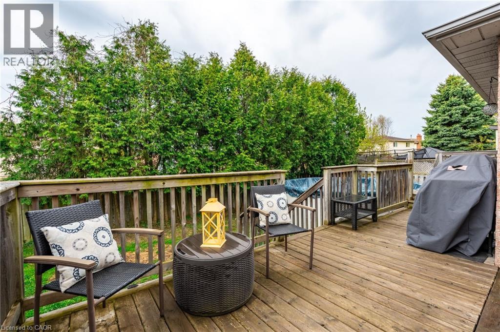 Photo 8 of 38 Fellowes Crescent, Waterdown ON