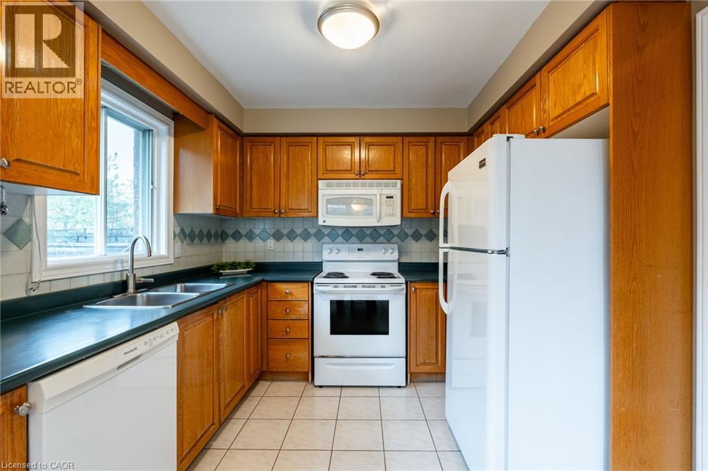 Photo 16 of 38 Fellowes Crescent, Waterdown ON