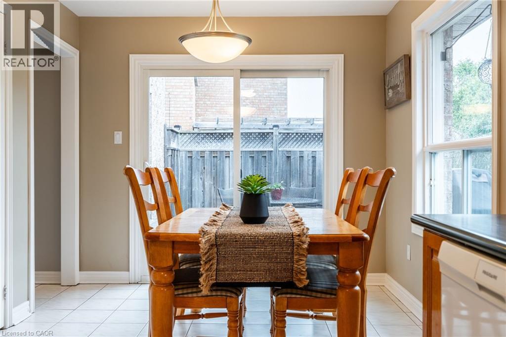 Photo 23 of 38 Fellowes Crescent, Waterdown ON