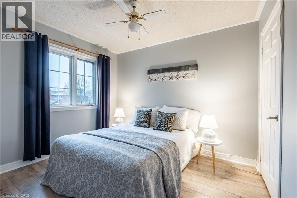 Photo 13 of 38 Fellowes Crescent, Waterdown ON