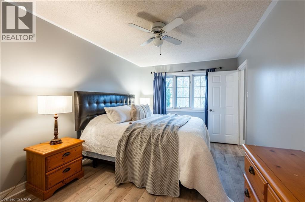 Photo 14 of 38 Fellowes Crescent, Waterdown ON