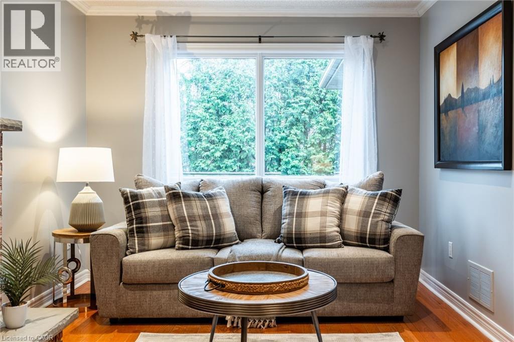 Photo 30 of 38 Fellowes Crescent, Waterdown ON