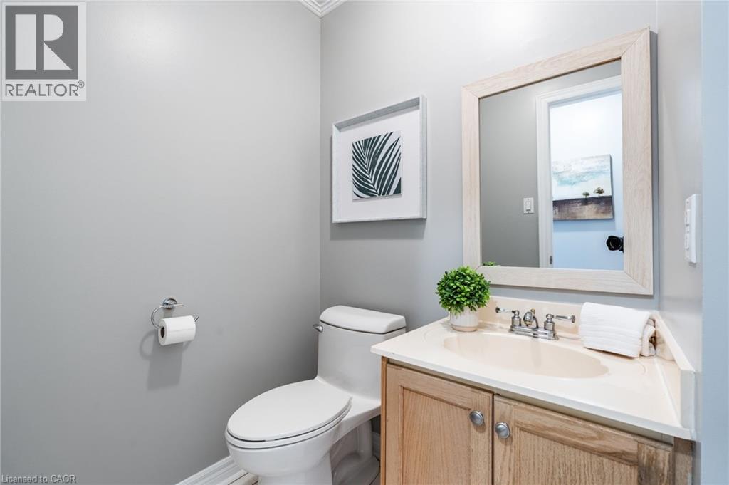 Photo 7 of 38 Fellowes Crescent, Waterdown ON