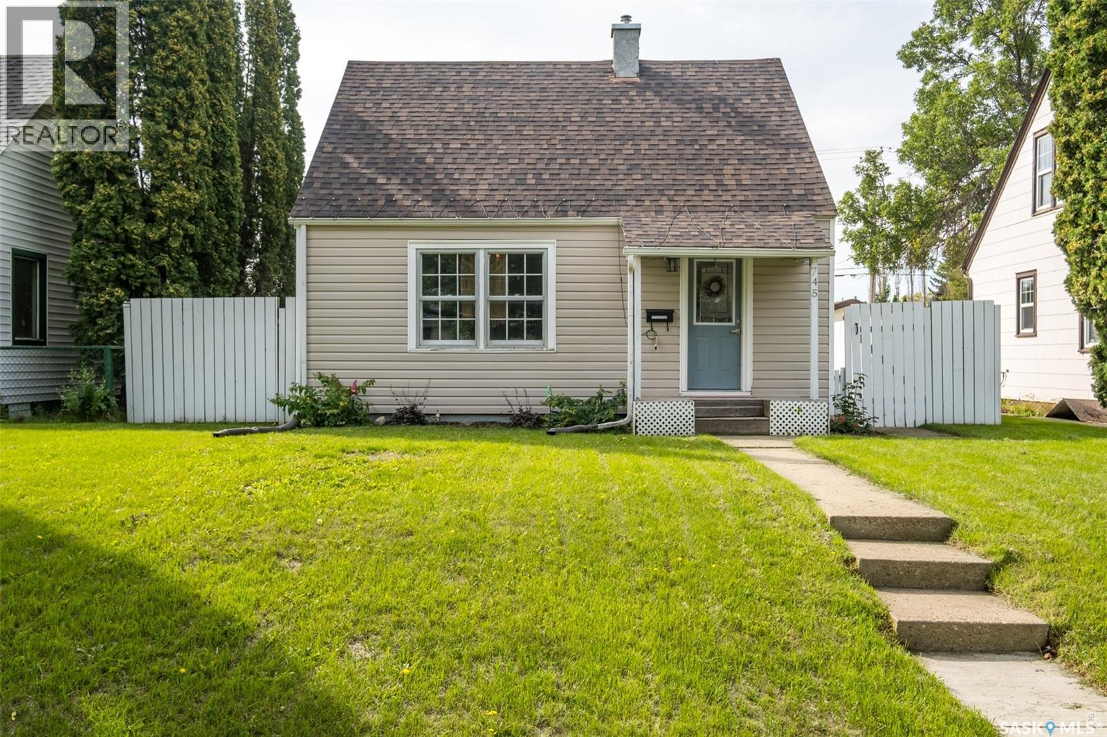 Photo 27 of 745 4th Street E, Prince Albert SK