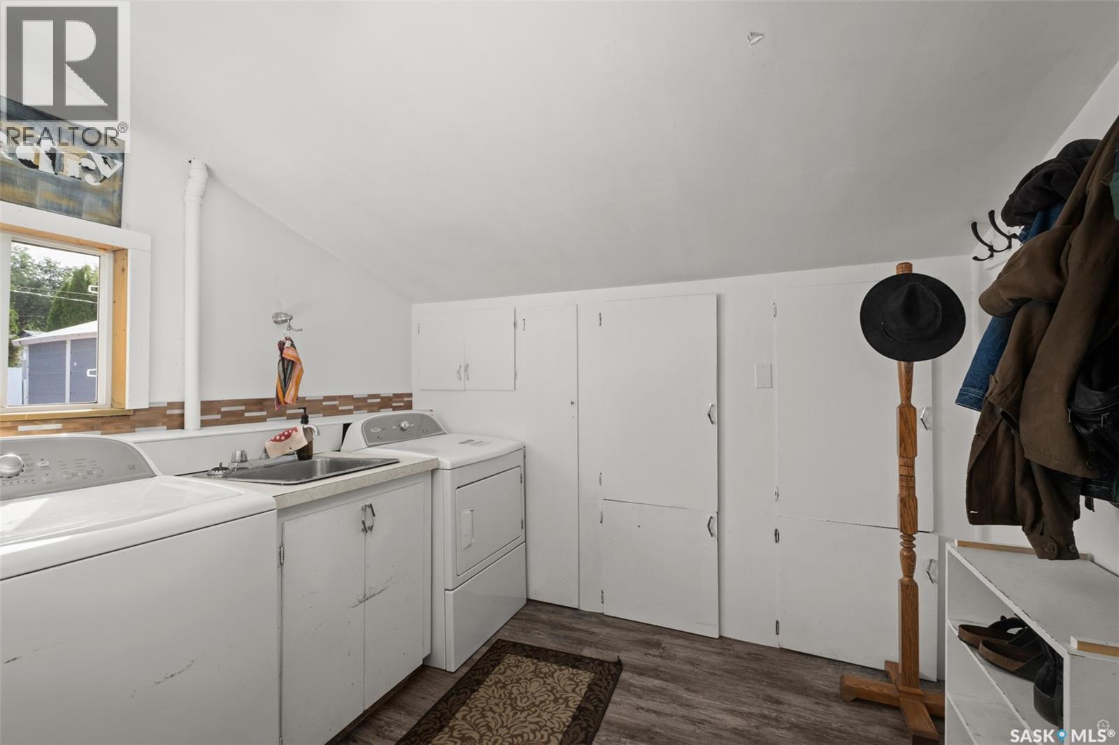 Photo 9 of 745 4th Street E, Prince Albert SK
