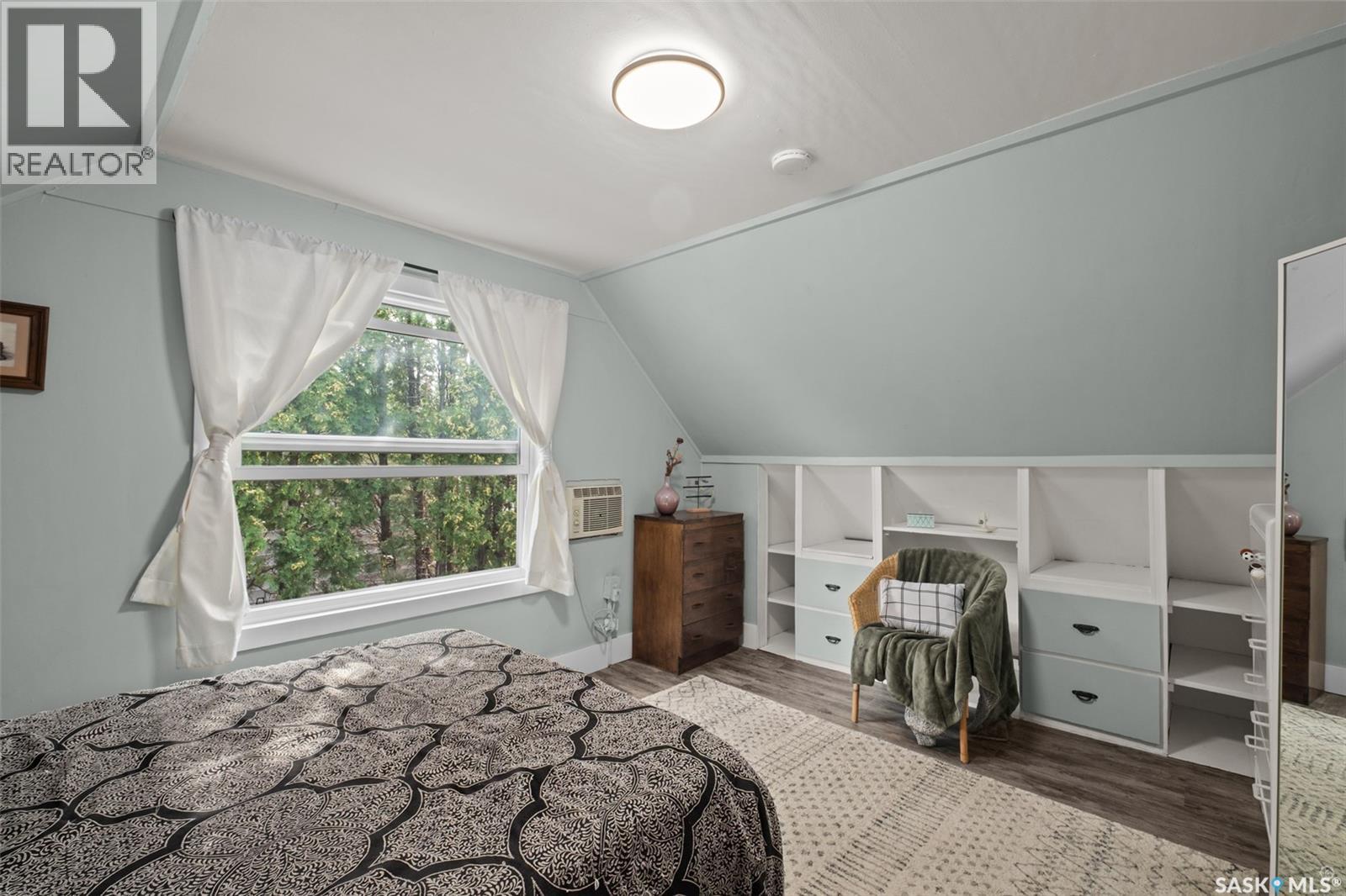 Photo 10 of 745 4th Street E, Prince Albert SK