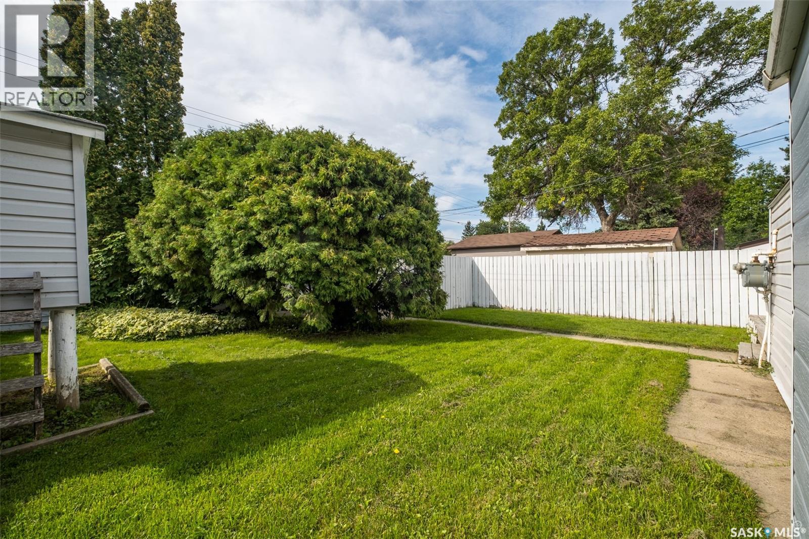 Photo 7 of 745 4th Street E, Prince Albert SK