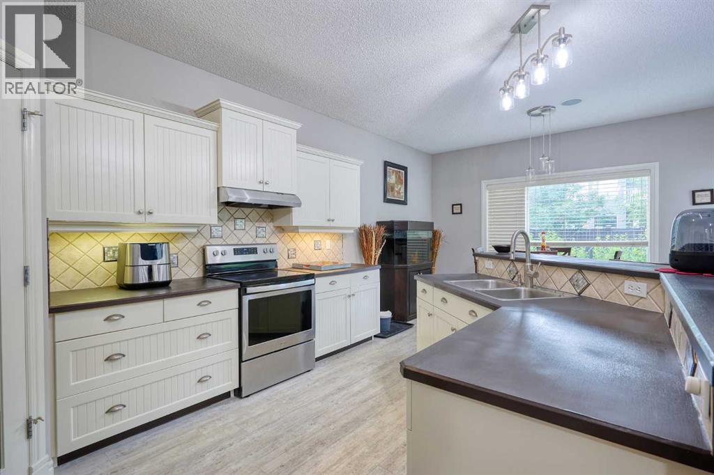 Photo 10 of 112 Panamount Green Nw, Calgary AB