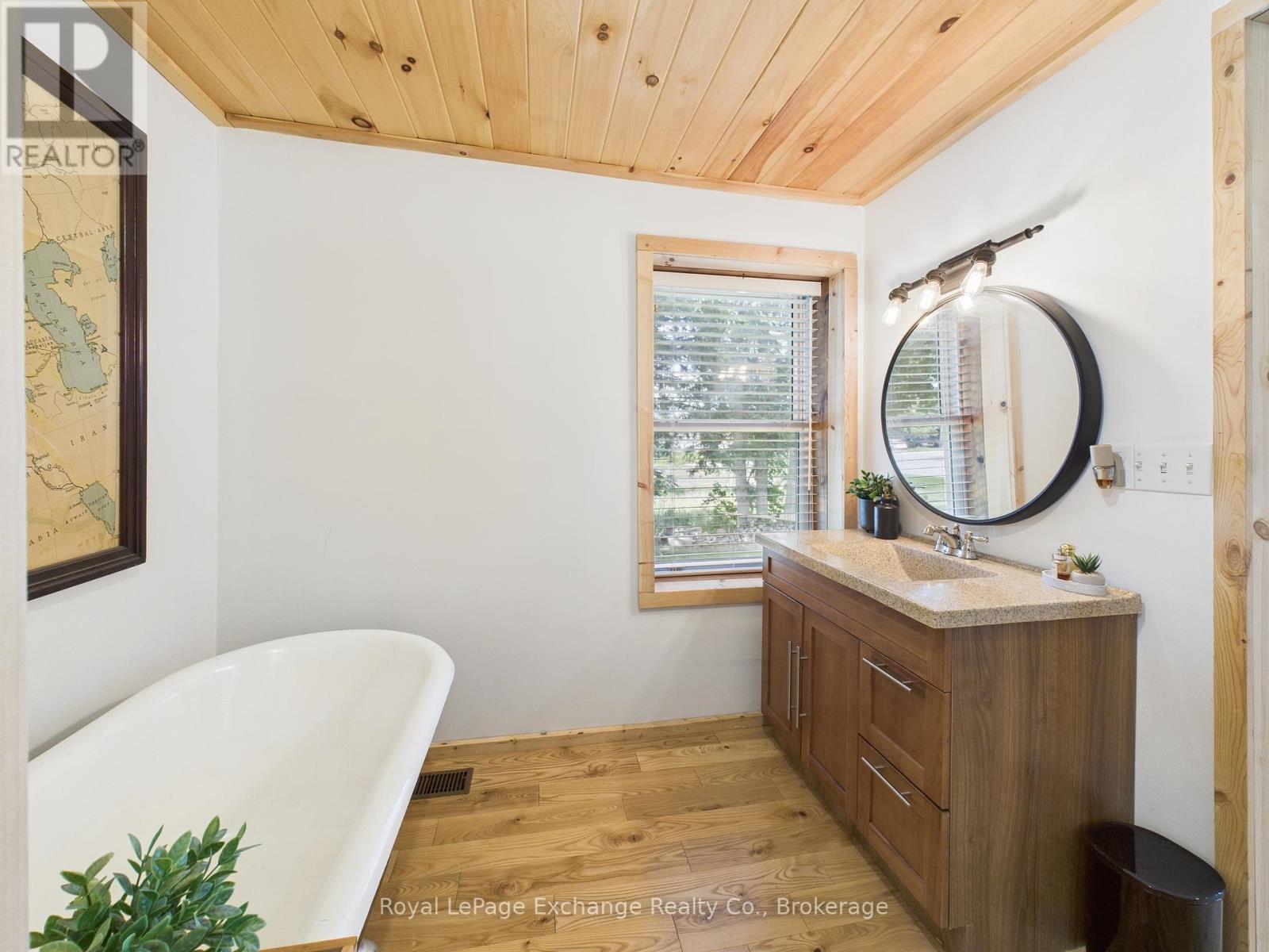 Photo 14 of 2061 Edward Street, Howick ON