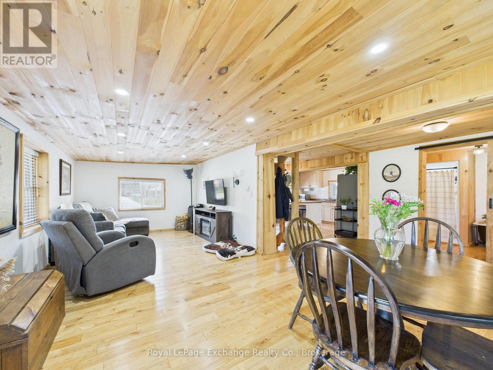 Photo 20 of 2061 Edward Street, Howick ON