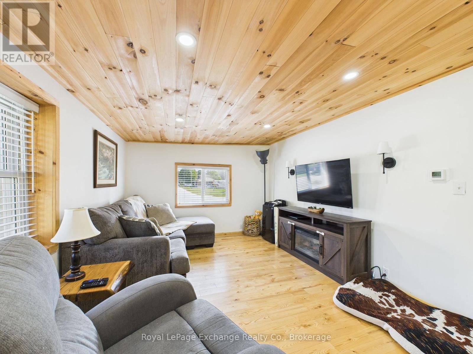 Photo 6 of 2061 Edward Street, Howick ON