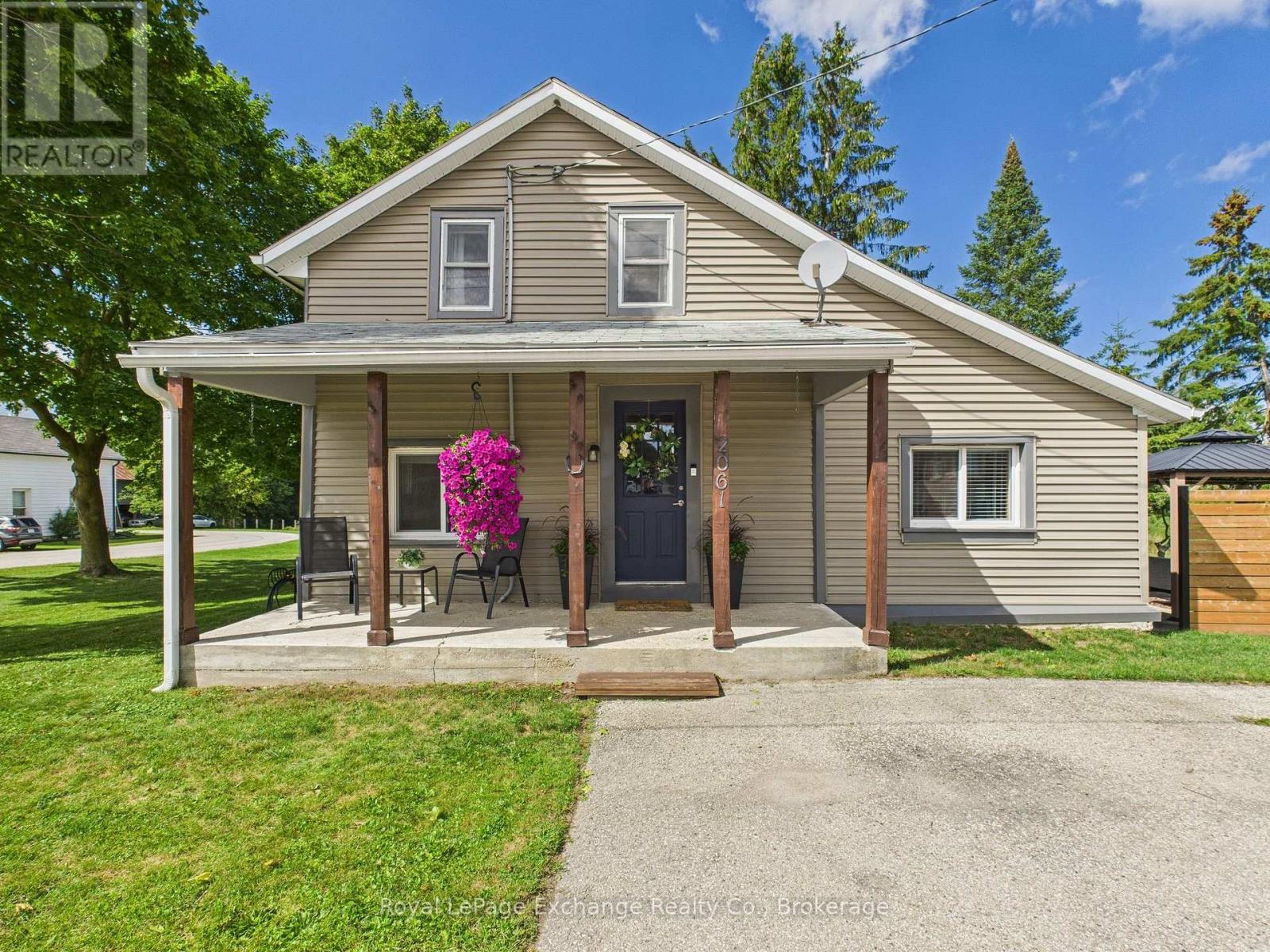 Photo 27 of 2061 Edward Street, Howick ON