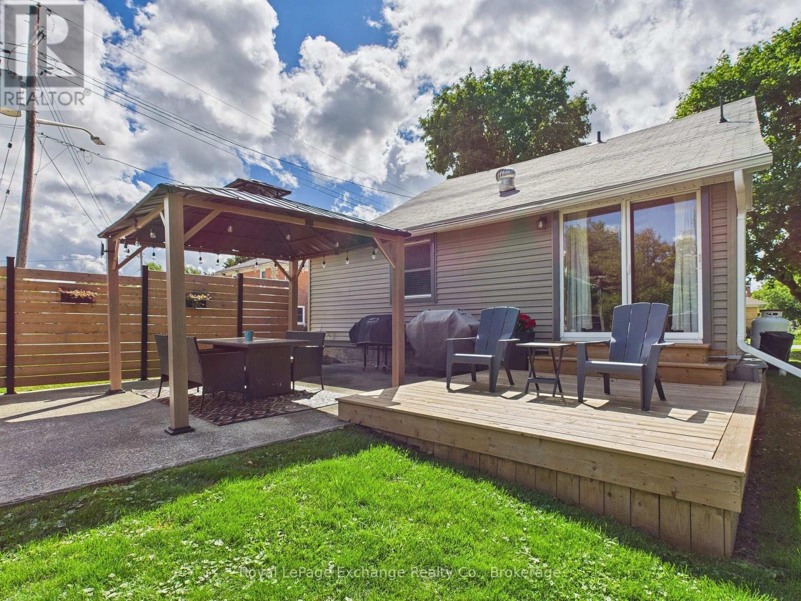 Photo 7 of 2061 Edward Street, Howick ON