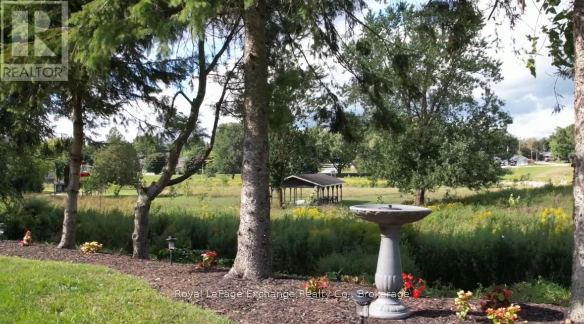Photo 2 of 2061 Edward Street, Howick ON