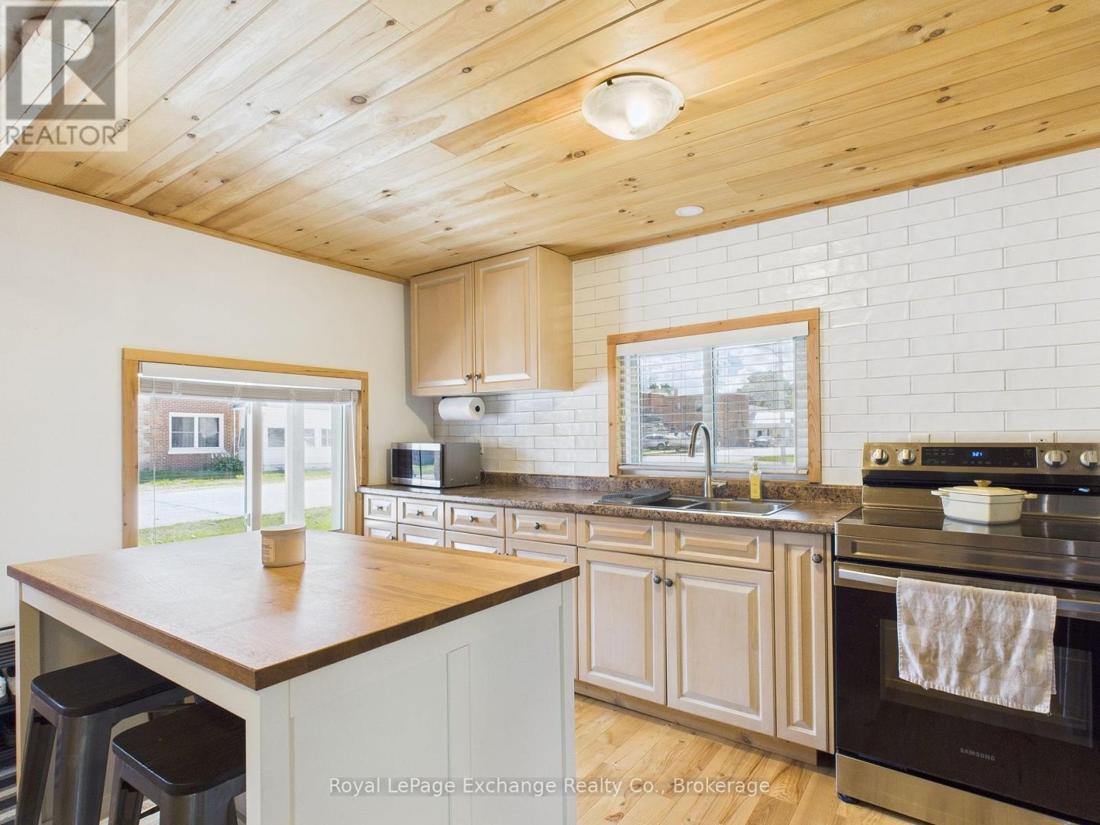 Photo 28 of 2061 Edward Street, Howick ON