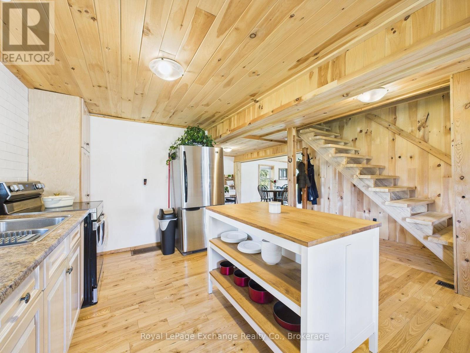 Photo 11 of 2061 Edward Street, Howick ON