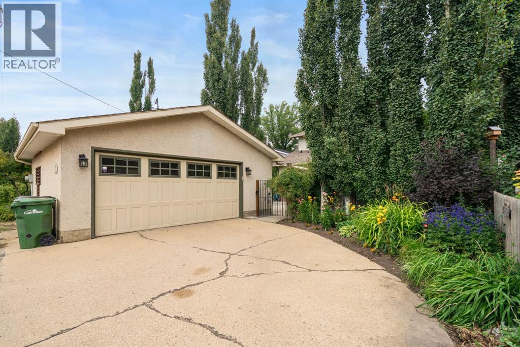 Photo 14 of 4712 49 Street, Camrose AB