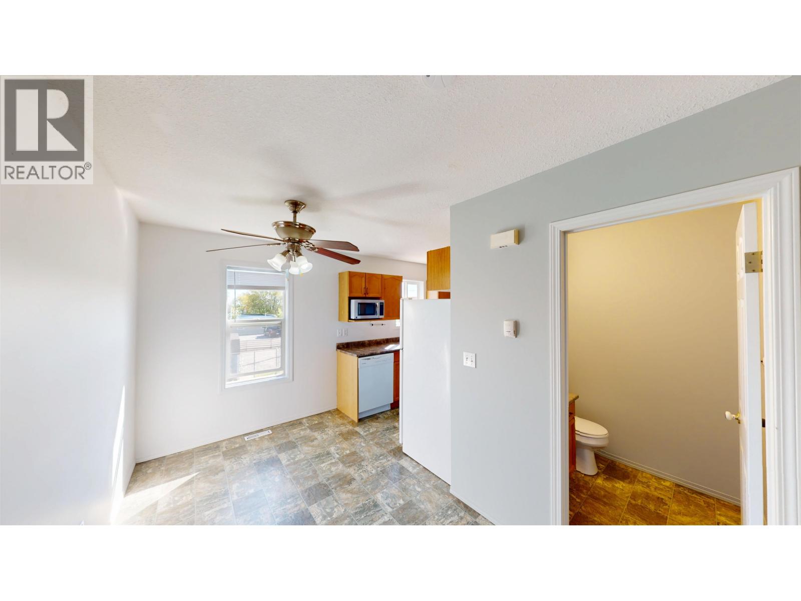 Photo 6 of 10215 102 Avenue, Fort St John BC