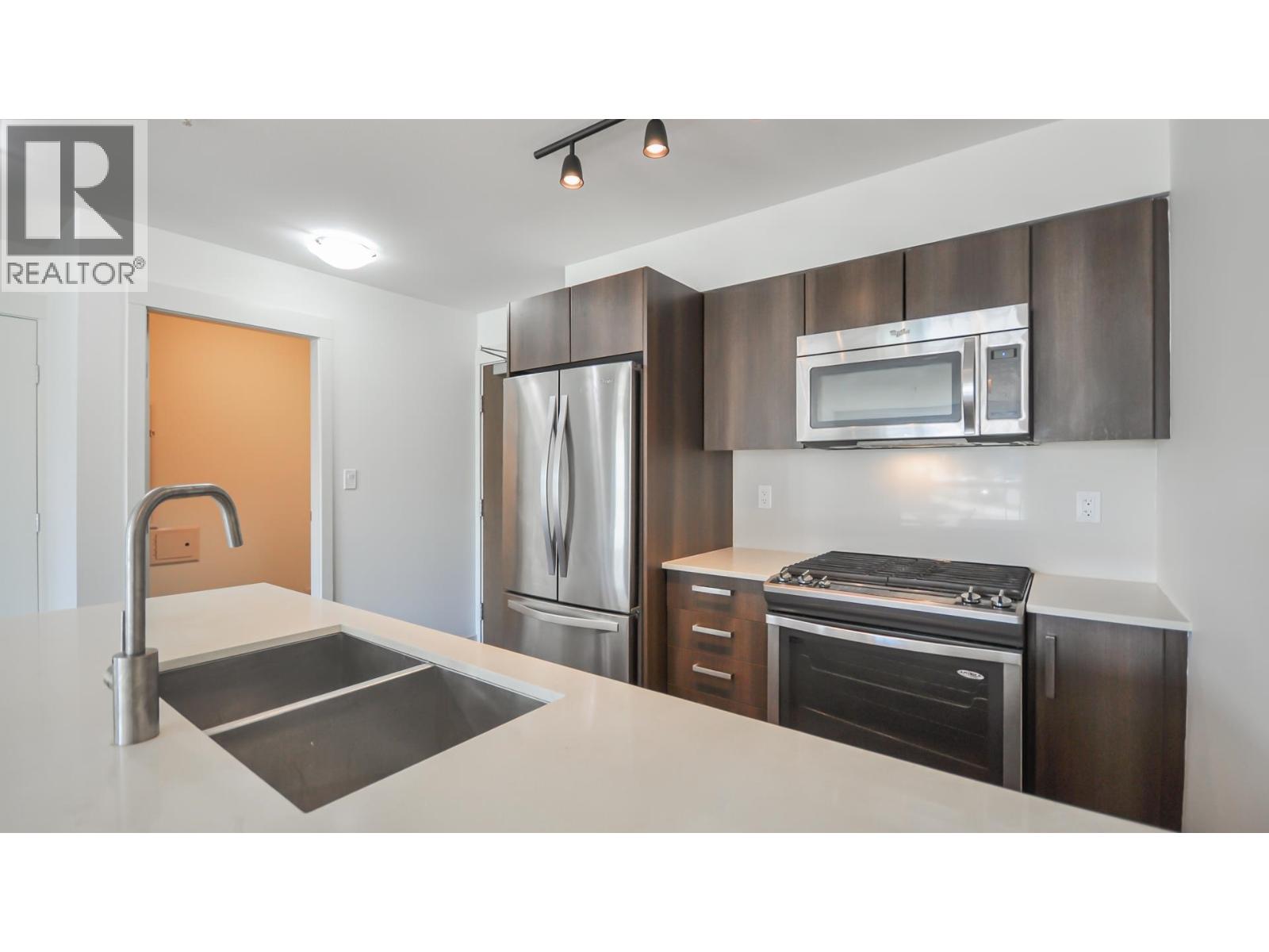 Photo 12 of 331 7088 14th Avenue, Burnaby BC