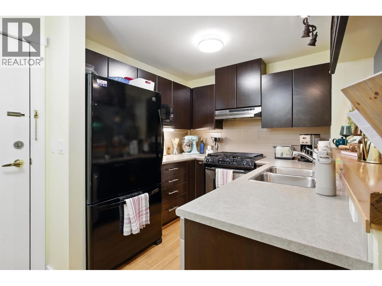 Photo 5 of 107 9329 University Crescent, Burnaby BC