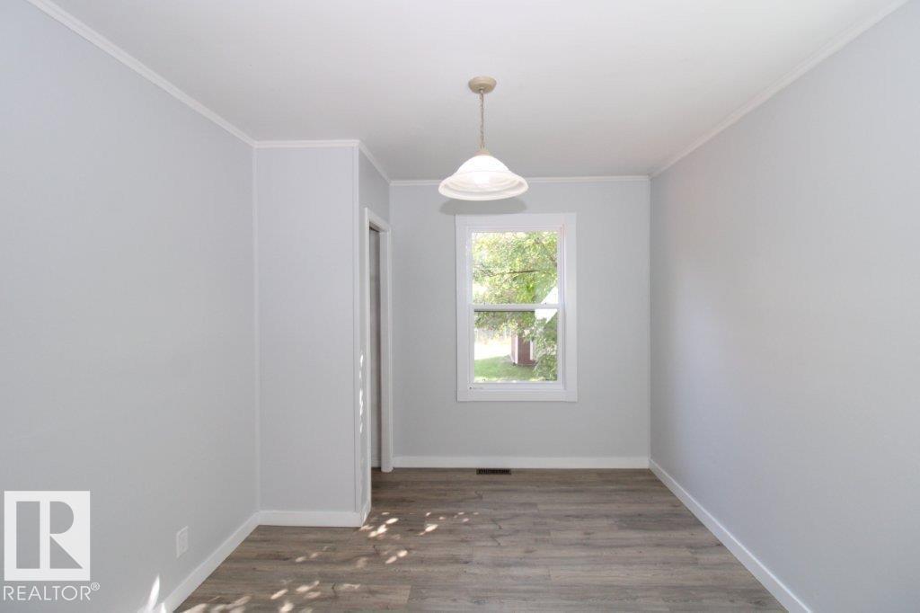 Photo 5 of 12143 59 St Nw, Edmonton AB
