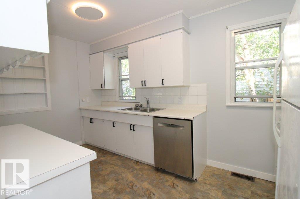 Photo 4 of 12143 59 St Nw, Edmonton AB