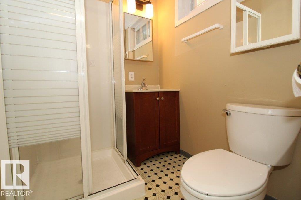 Photo 3 of 12143 59 St Nw, Edmonton AB