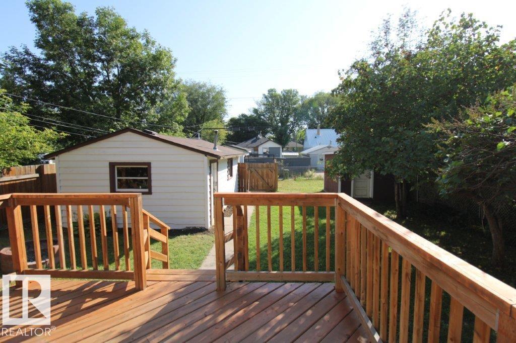 Photo 7 of 12143 59 St Nw, Edmonton AB