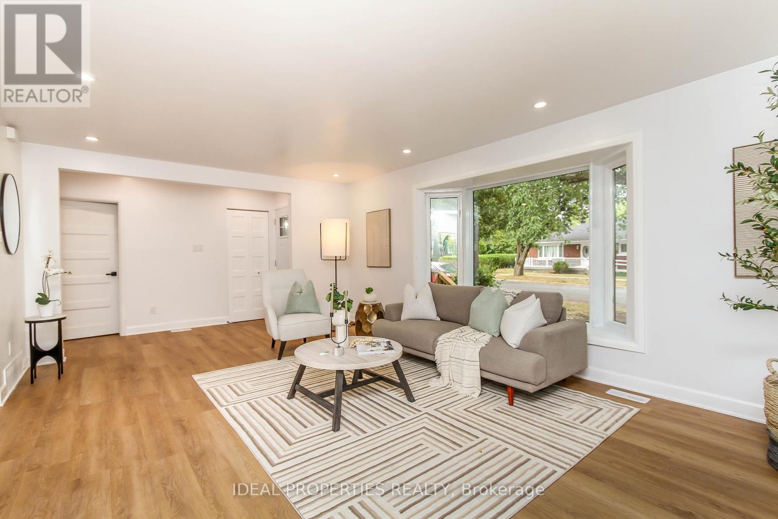 Photo 12 of 1796 Saunderson Drive, Ottawa ON