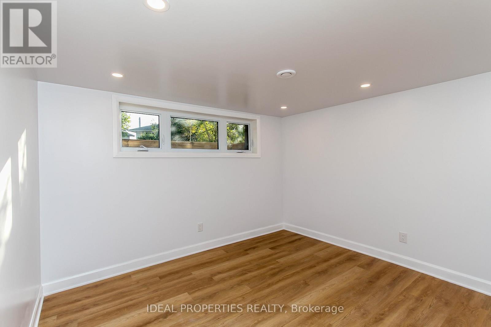 Photo 33 of 1796 Saunderson Drive, Ottawa ON