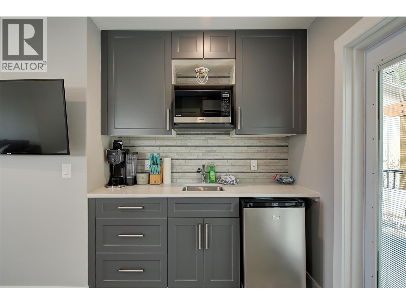 Photo 11 of 1175 Toovey Road, Kelowna BC