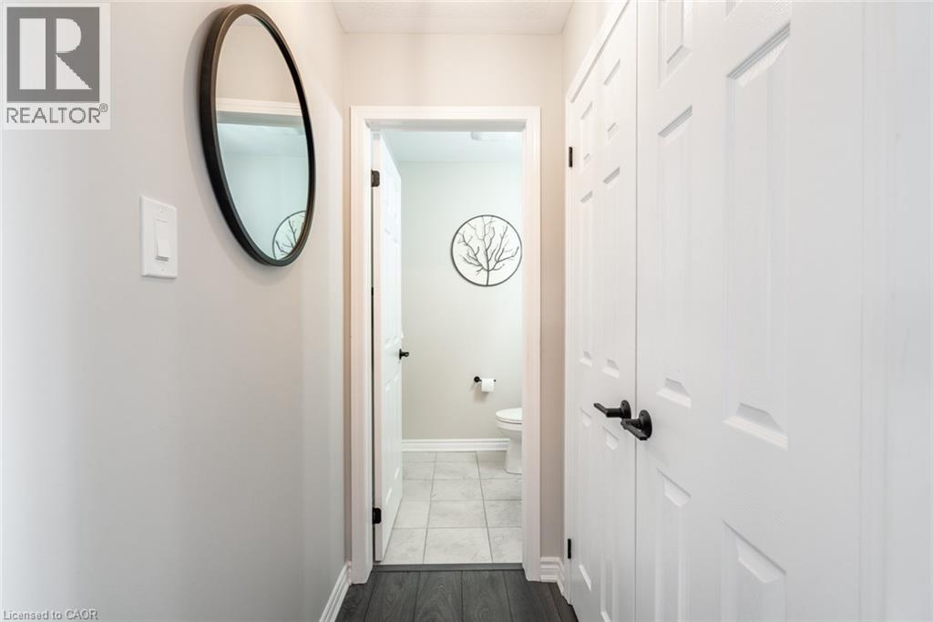 Photo 35 of 230 Avonsyde Boulevard Unit 15, Waterdown ON