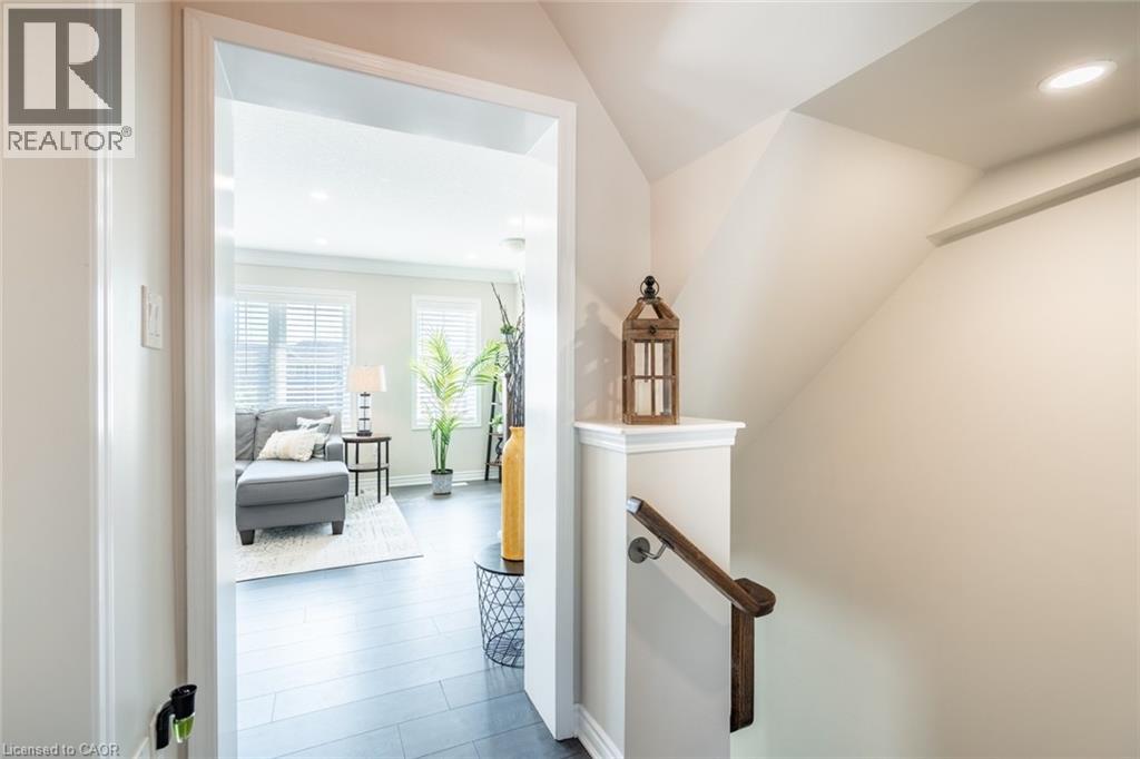 Photo 14 of 230 Avonsyde Boulevard Unit 15, Waterdown ON