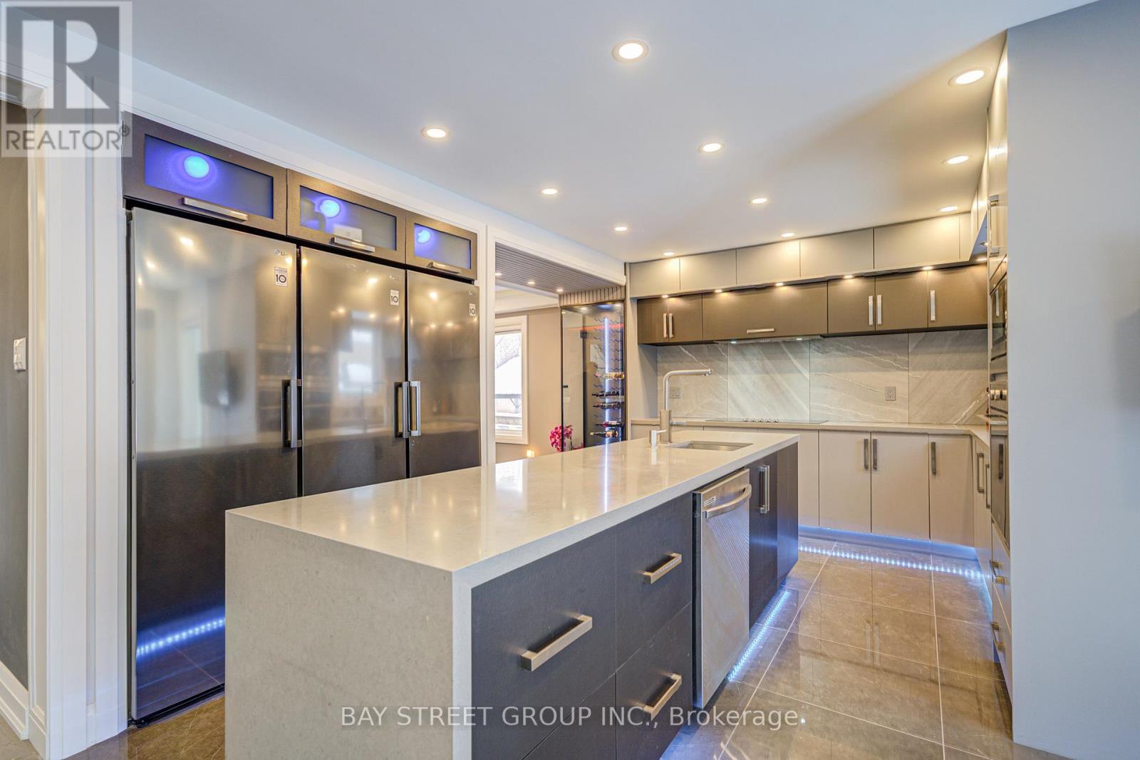 Photo 31 of 48 Coldstream Crescent, Richmond Hill ON