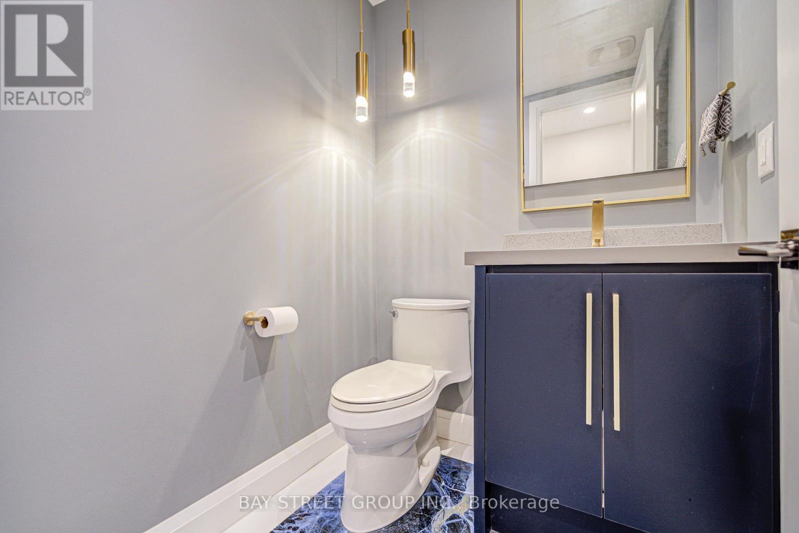 Photo 14 of 48 Coldstream Crescent, Richmond Hill ON