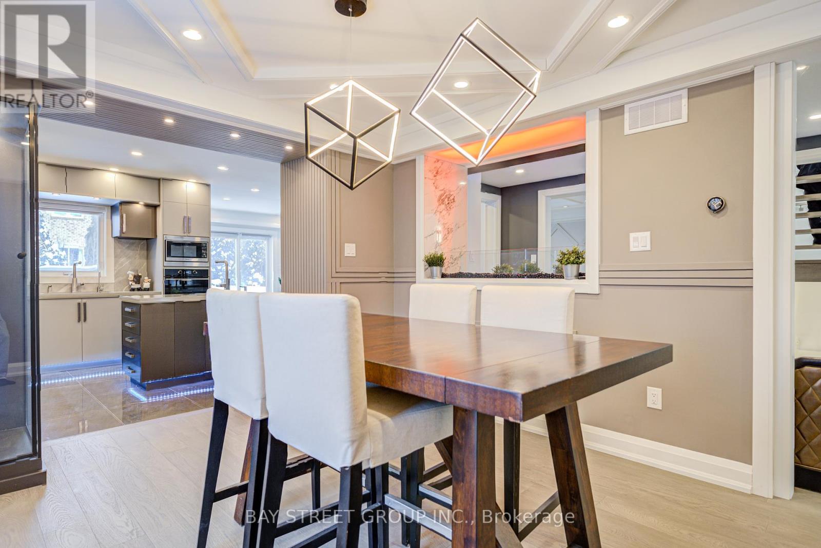 Photo 16 of 48 Coldstream Crescent, Richmond Hill ON