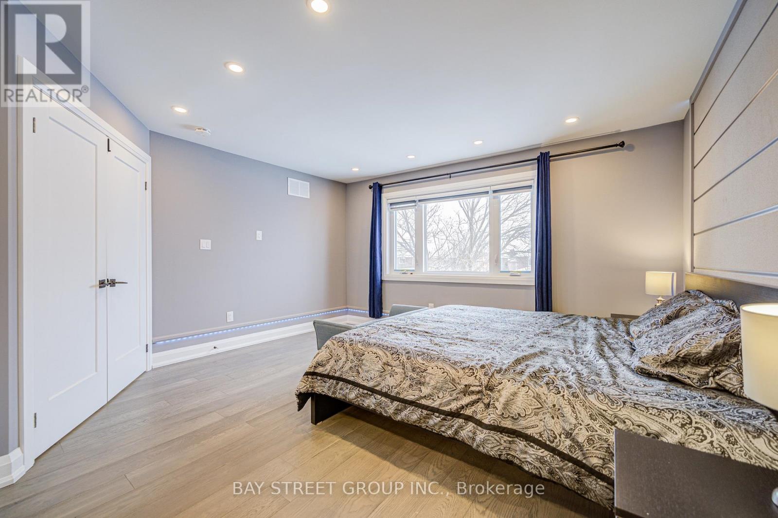 Photo 23 of 48 Coldstream Crescent, Richmond Hill ON
