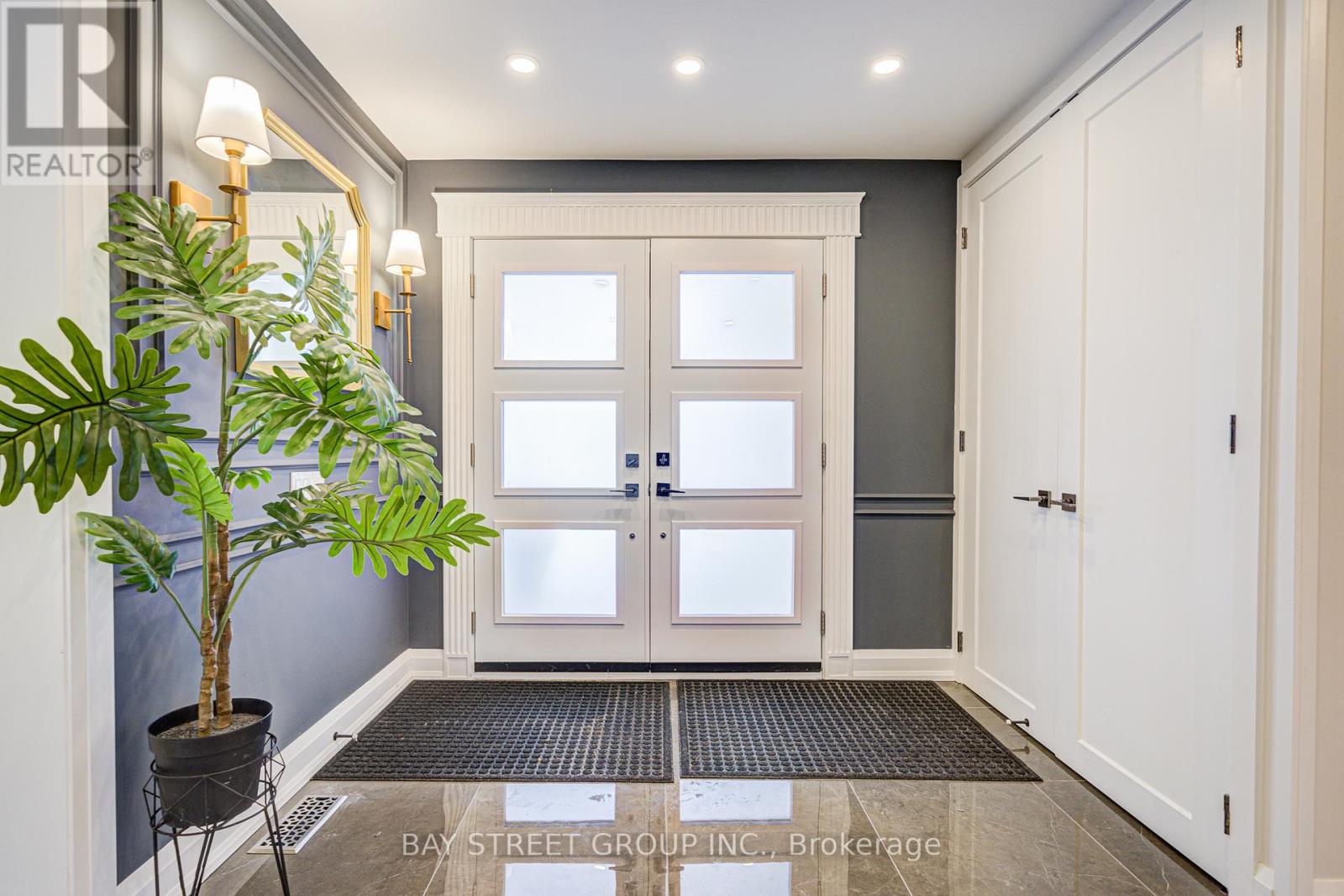 Photo 22 of 48 Coldstream Crescent, Richmond Hill ON