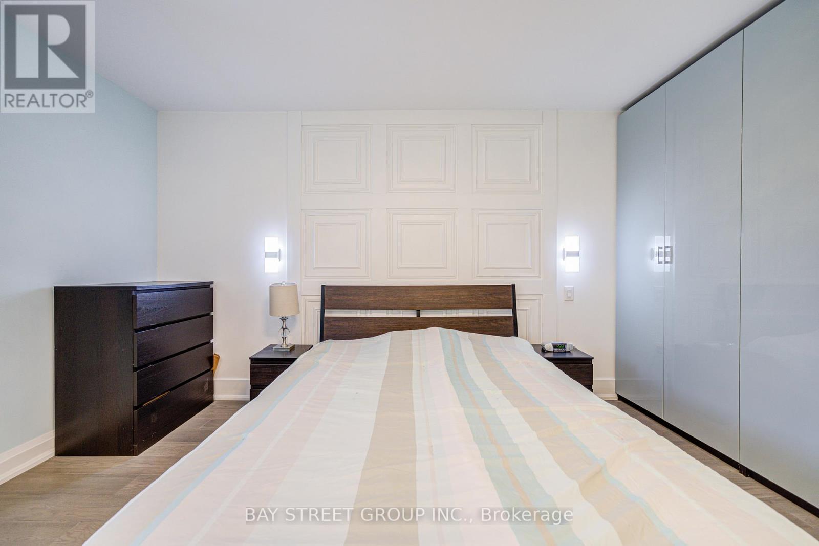 Photo 35 of 48 Coldstream Crescent, Richmond Hill ON