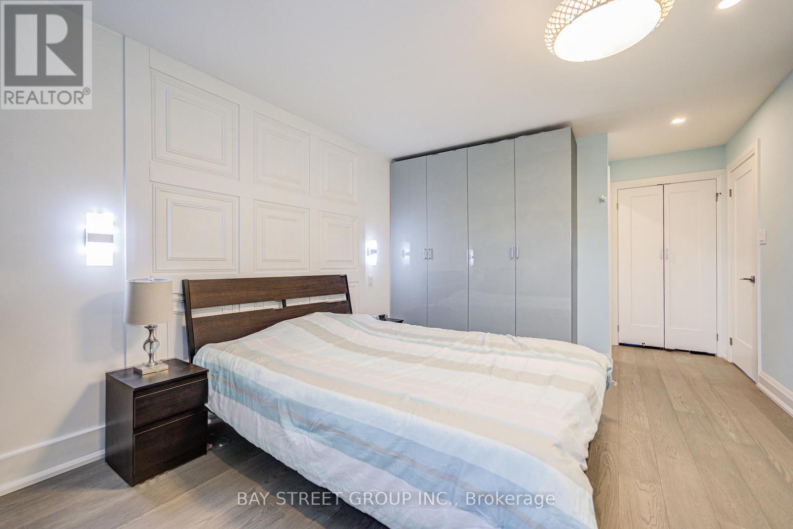 Photo 39 of 48 Coldstream Crescent, Richmond Hill ON