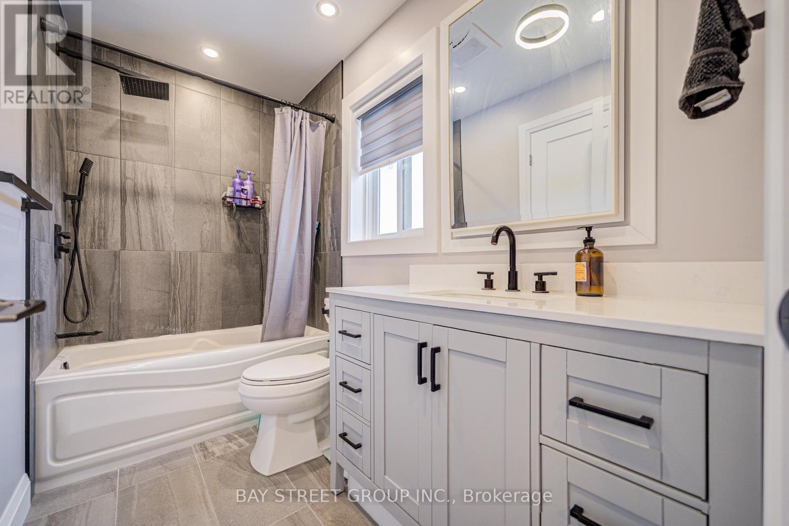 Photo 49 of 48 Coldstream Crescent, Richmond Hill ON