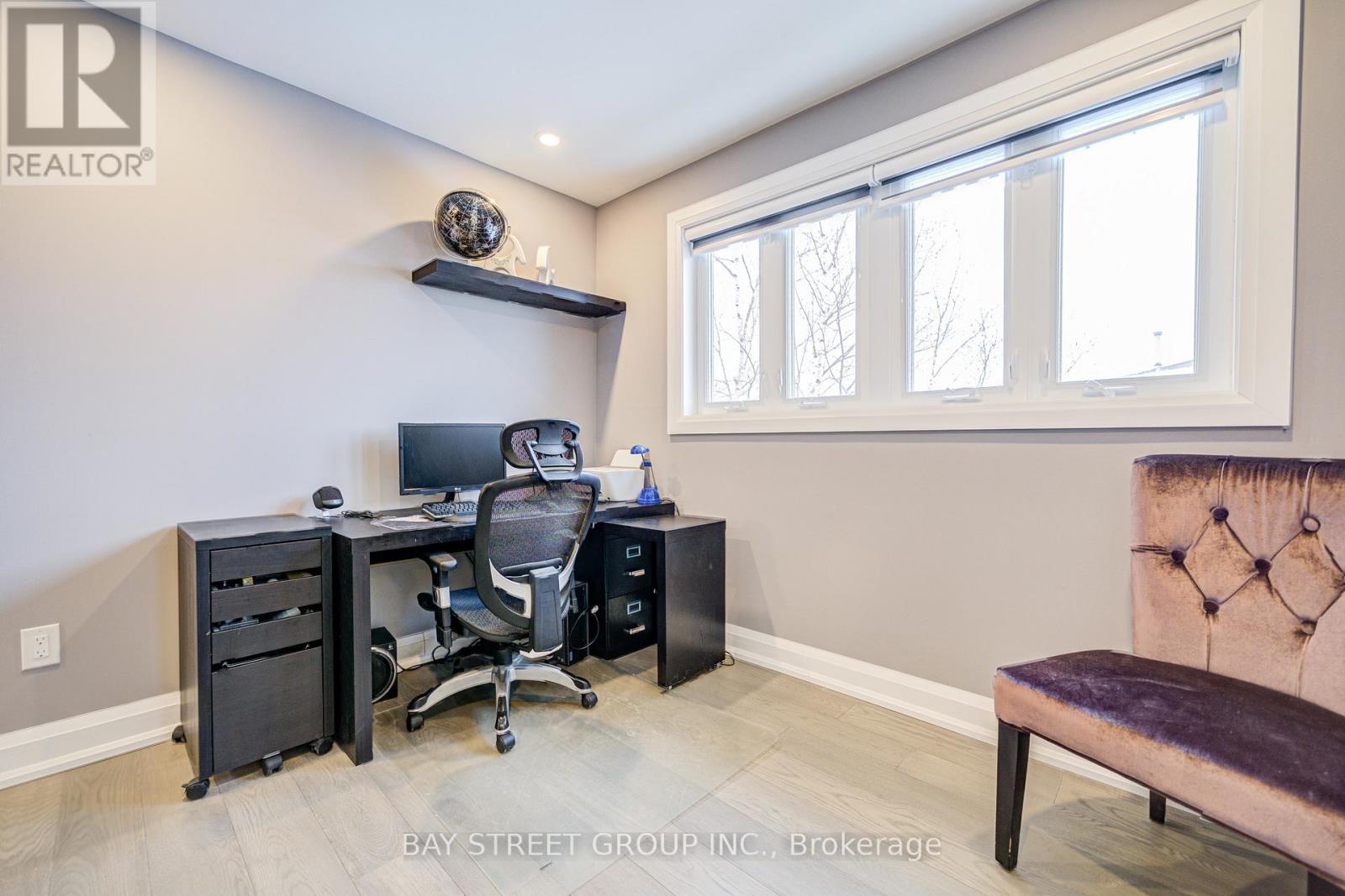 Photo 12 of 48 Coldstream Crescent, Richmond Hill ON