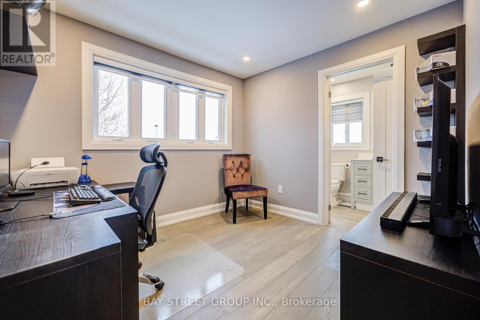 Photo 42 of 48 Coldstream Crescent, Richmond Hill ON
