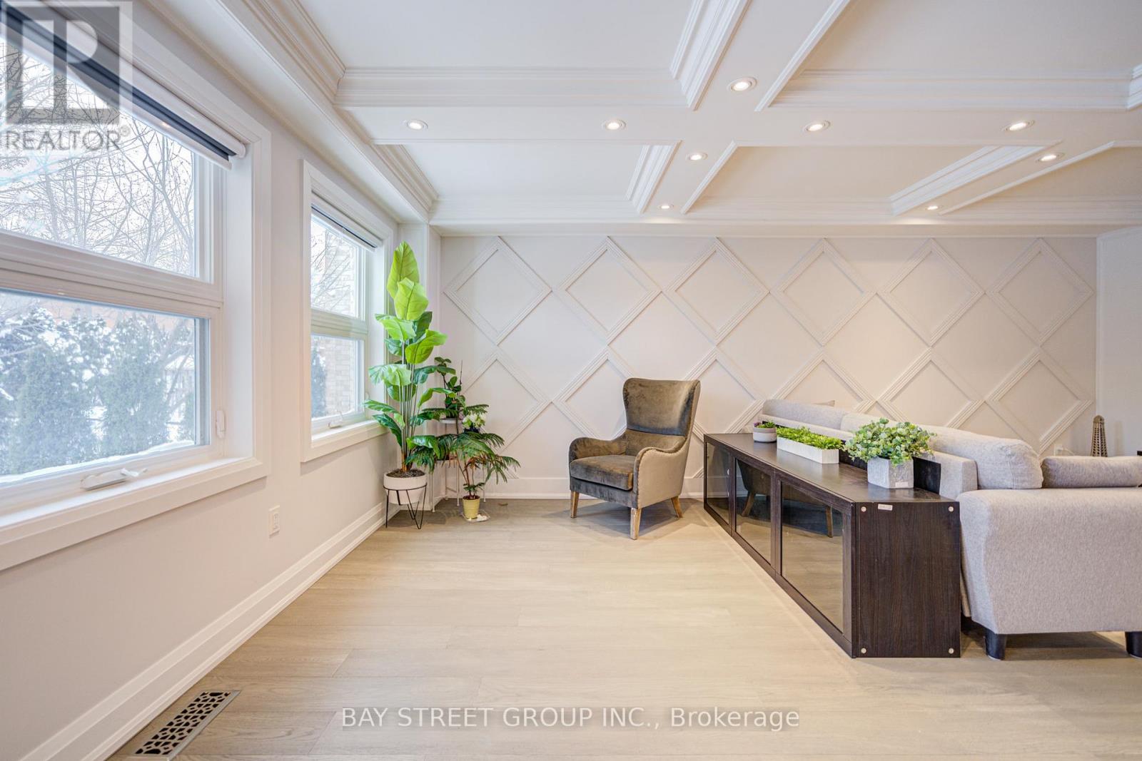 Photo 21 of 48 Coldstream Crescent, Richmond Hill ON