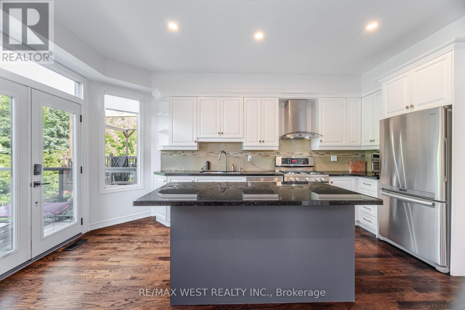 Photo 32 of 34 Willow Tree Street, Vaughan ON