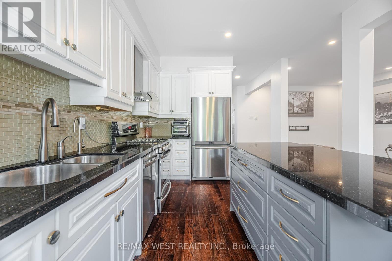 Photo 10 of 34 Willow Tree Street, Vaughan ON
