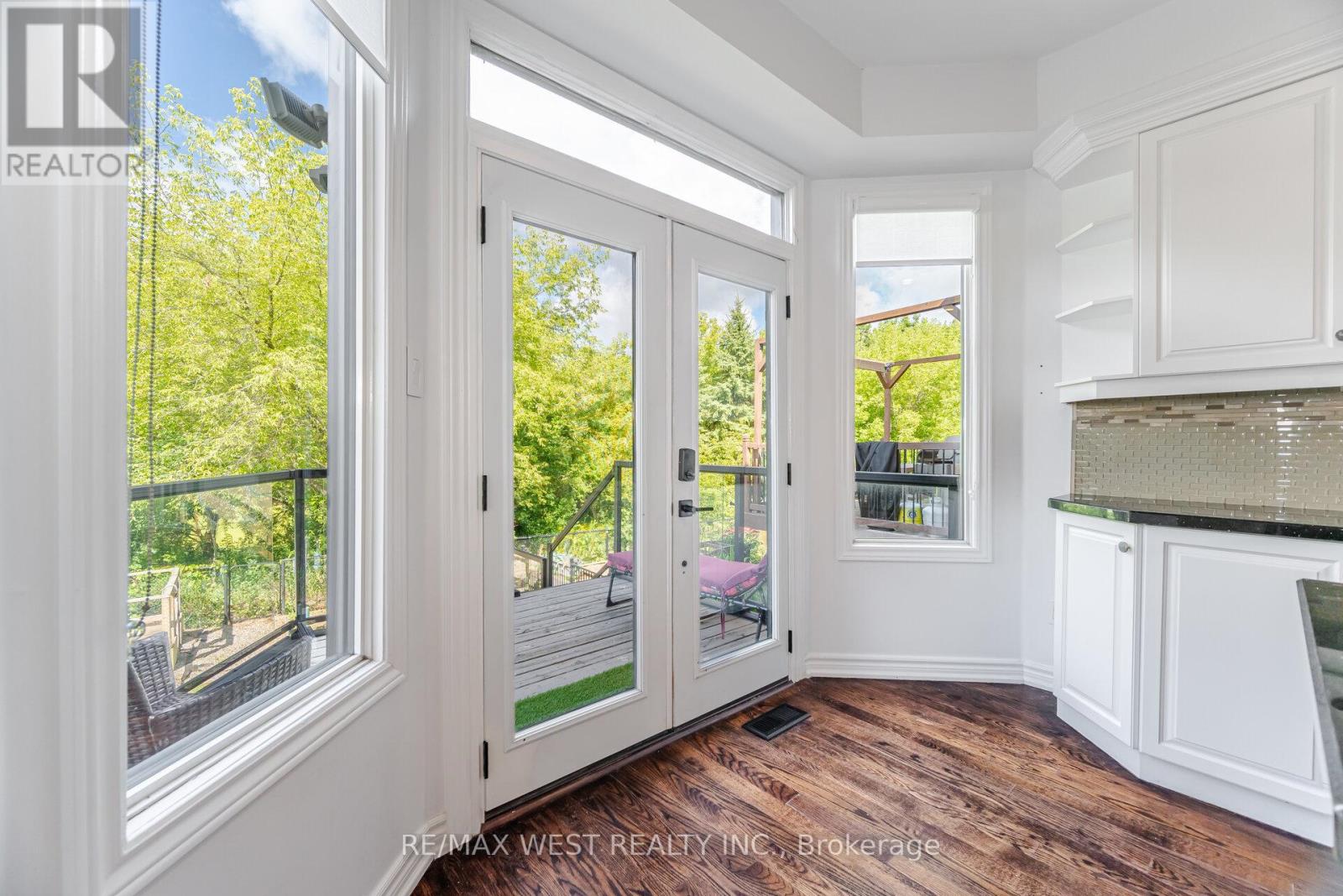 Photo 4 of 34 Willow Tree Street, Vaughan ON