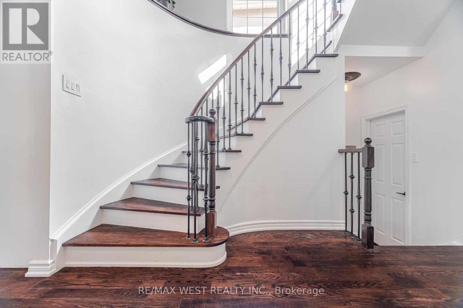 Photo 13 of 34 Willow Tree Street, Vaughan ON